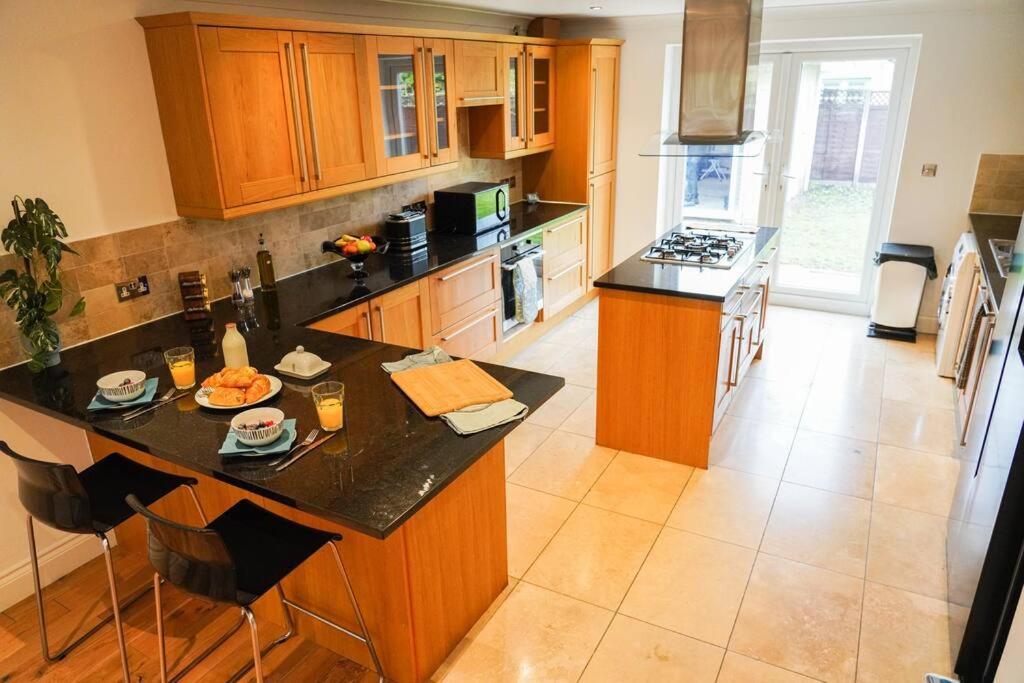 Large 4-Bed House For Up To 7 Guests W 2X Parking Oxford Exterior foto